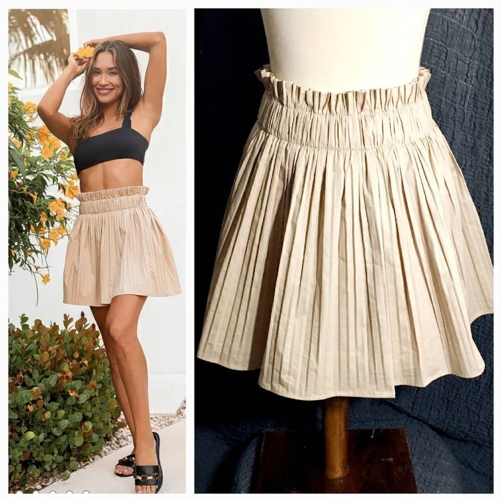 Lulu’s NWT Can't Forget You Tan Pleated Mini Skirt Size Small